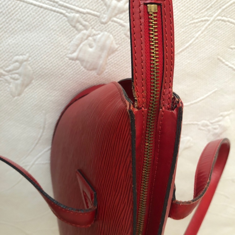 Authentic Louis Vuitton Epi St. Jacques GM. - Picture 15 of 16